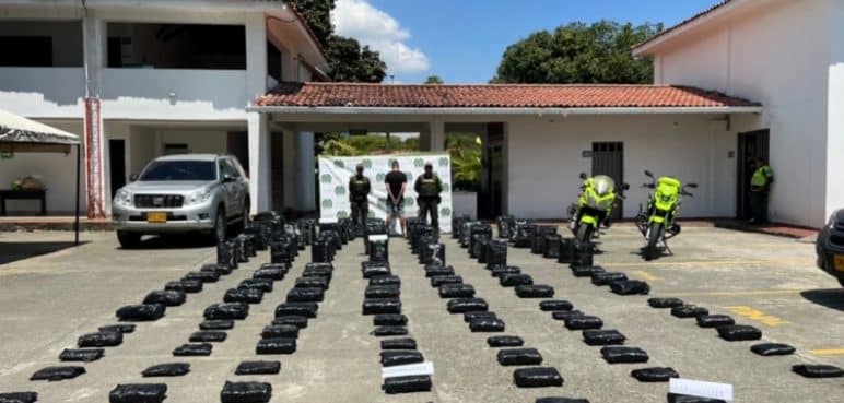 Autoridades hallan ‘narcocamioneta’ con 590 kilos de marihuana