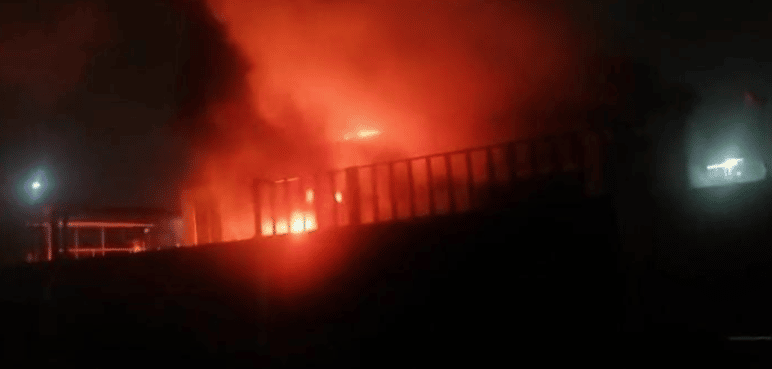 Bomberos de Yumbo mitigan incendio en bodega de insumos quirúrgicos