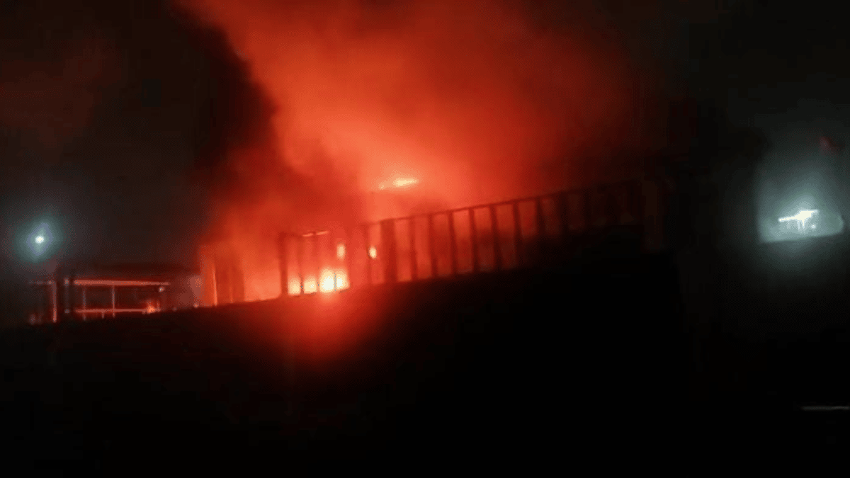 Bomberos de Yumbo mitigan incendio en bodega de insumos quirúrgicos