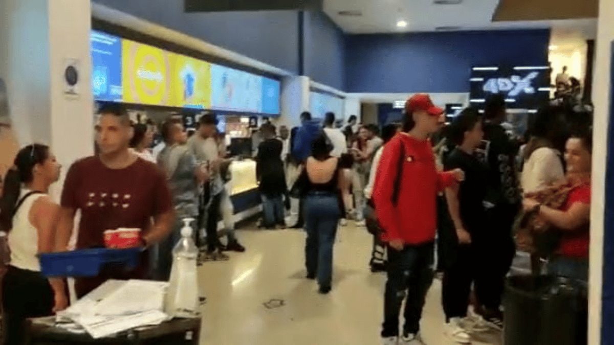 Denuncian pelea entre jóvenes en cine de centro comercial de Cali