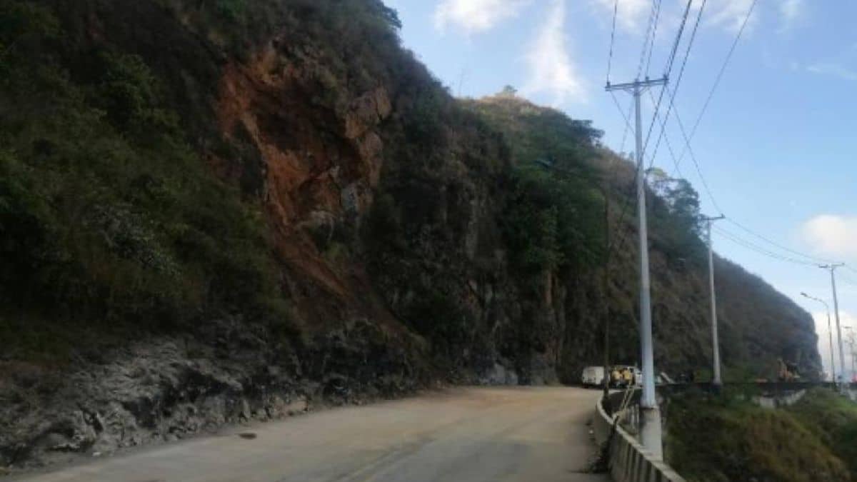 Bomberos de Yumbo mitigan incendio en bodega de insumos quirúrgicos