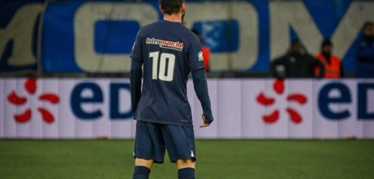 Messi volvió a jugar con la 10, pero esta vez con el club parisino