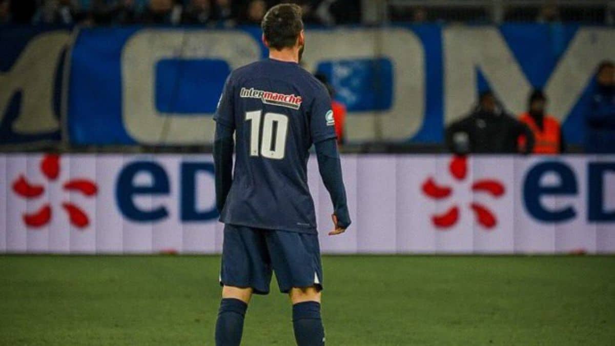 Messi volvió a jugar con la 10, pero esta vez con el club parisino