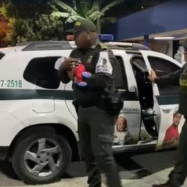 Personas desconocidas atacan a una mujer y luego abandonan a su hijo