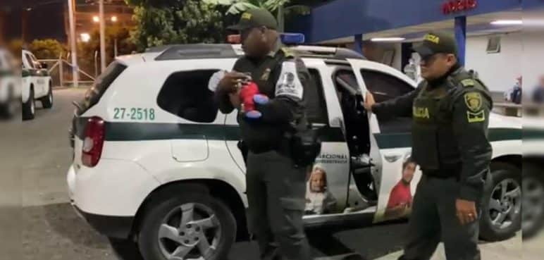 Personas desconocidas atacan a una mujer y luego abandonan a su hijo