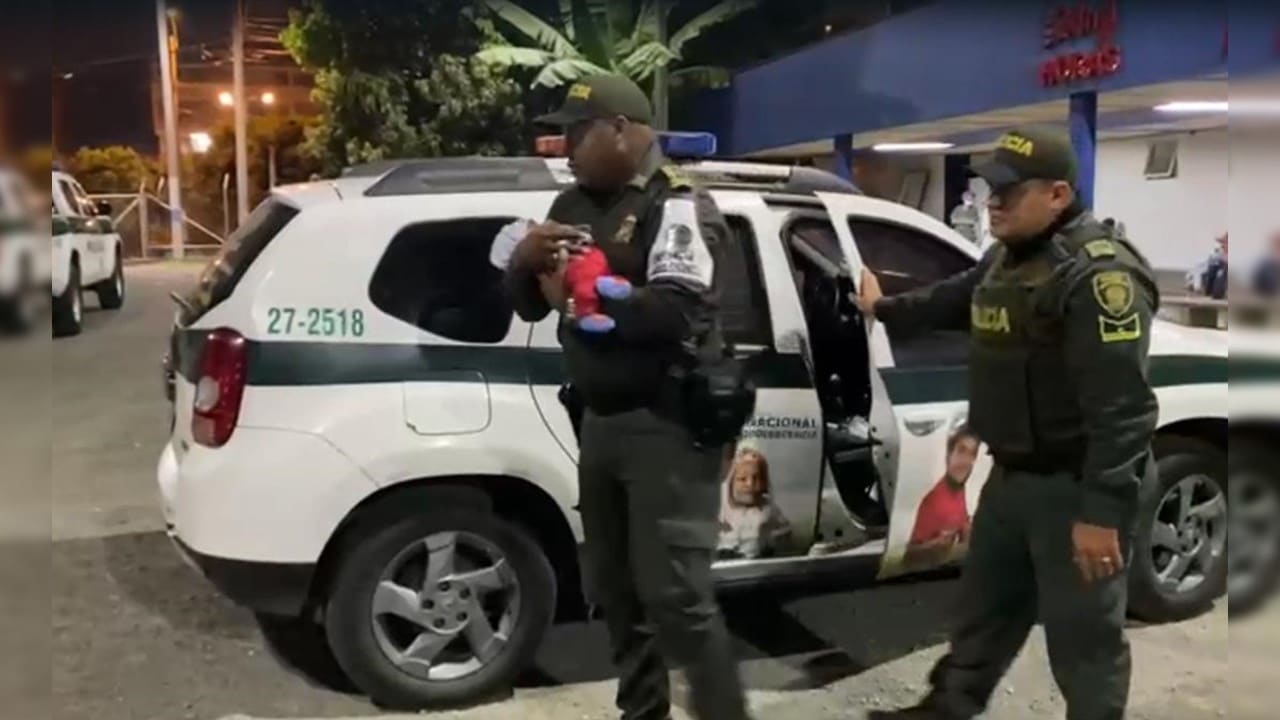Personas desconocidas atacan a una mujer y luego abandonan a su hijo