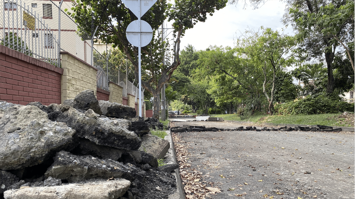 Vecinos de Brisas de Los Ándes protestaron por obra abandonada