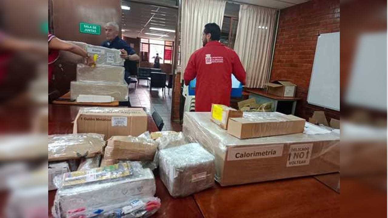 Estudiantes de la comuna 18 recibieron dotaciones en sus instalaciones educativas