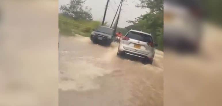 ¡Parece un río! lluvias generan colapso vial en la Avenida Cañasgordas
