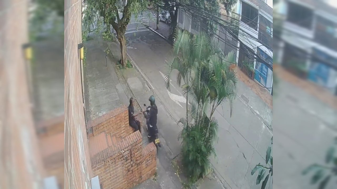 En segundos: 'Motoladron' robó a una mujer sin necesidad de amenazarla