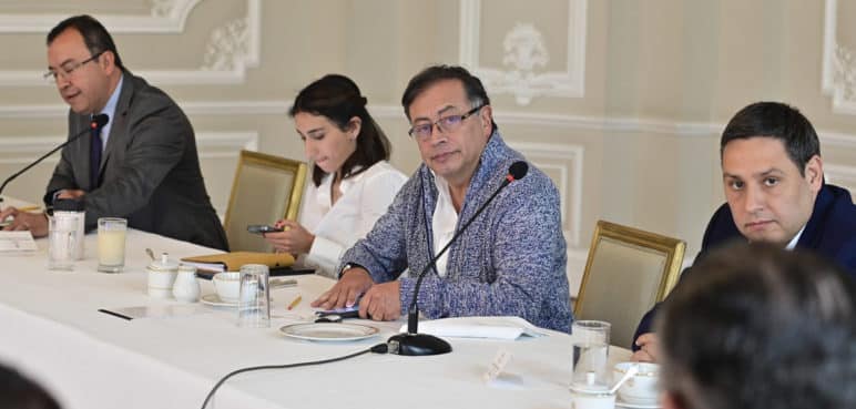 Petro pide investigar a su hermano e hijo por rumores de soborno en 'paz total'