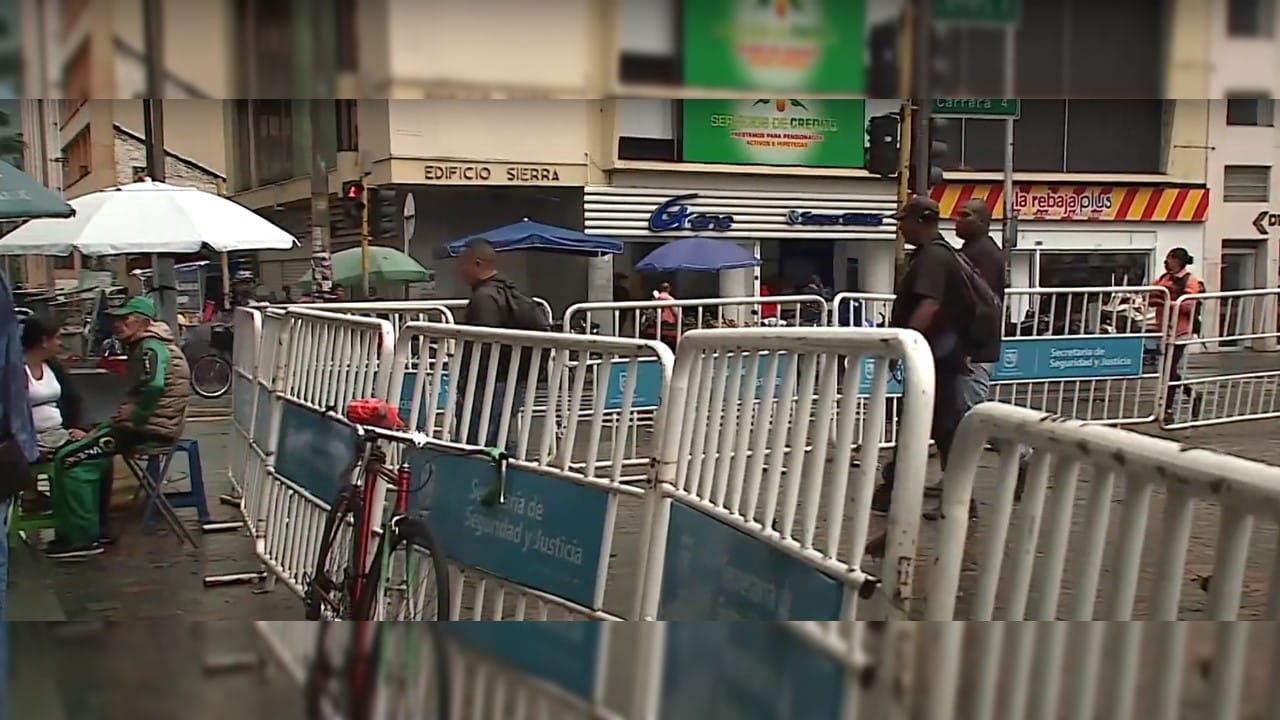 Polémica propuesta de la Alcaldía sobre instalar rejas en la Plaza de Cayzedo