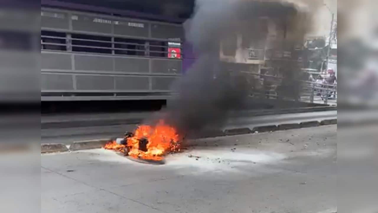 Polémica propuesta de la Alcaldía sobre instalar rejas en la Plaza de Cayzedo