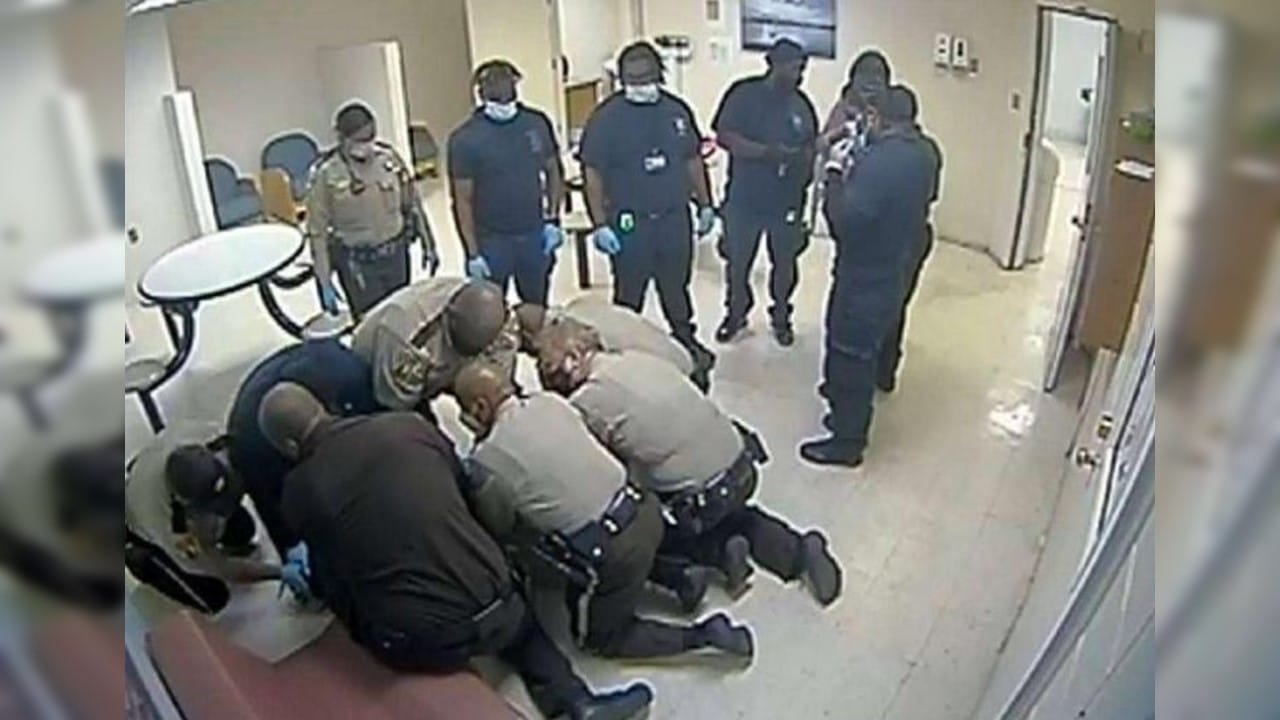 Video: Siete policías inmovilizan a un afroamericano que murió asfixiado