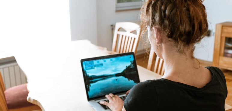 La mayoría de las mujeres en Colombia son víctimas de violencia digital
