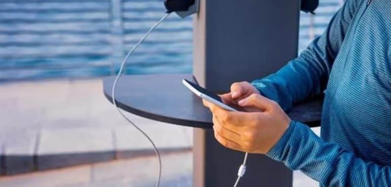Aconsejan no cargar los celulares en centros comerciales o aeropuertos