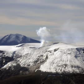 Comenzó la evacuación de familias que viven cerca el Nevado del Ruiz