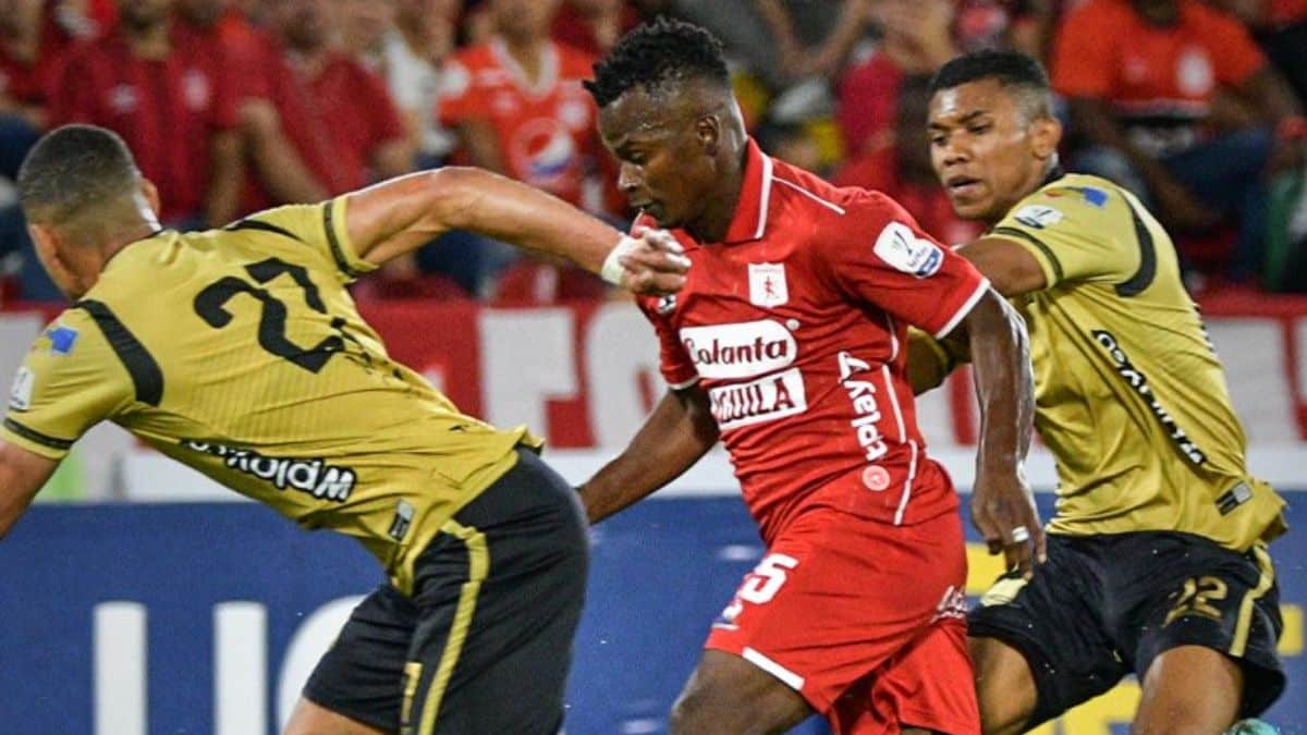 Con expulsión incluída, América perdió contra Águilas Doradas de local