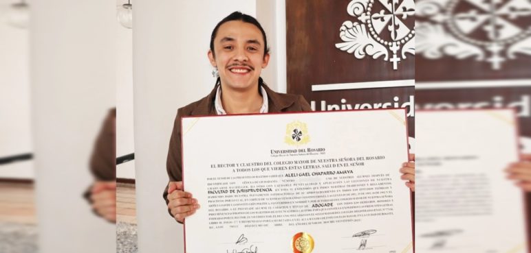 Profesional no binario recibió título de "abogade" por primera vez en Colombia