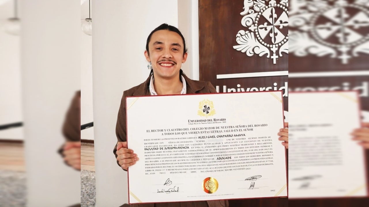 Profesional no binario recibió título de "abogade" por primera vez en Colombia