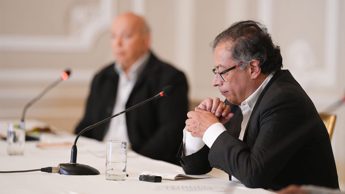 ¿Qué llevó al presidente Petro a pedir la renuncia de todo su gabinete?