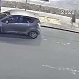 Ladrón arrastró en el piso a turista extranjera que caminaba en El Peñón