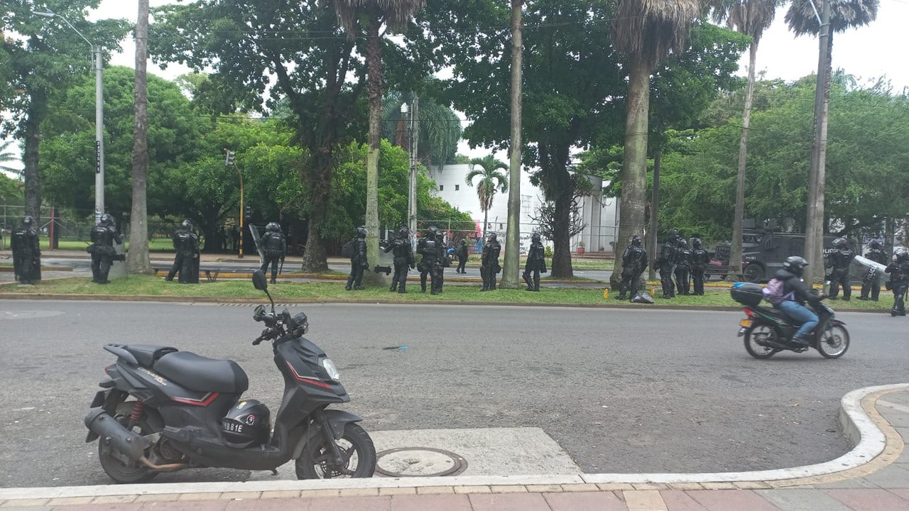 Sur de Cali colapsado: Reportan manifestaciones a las afueras de Univalle