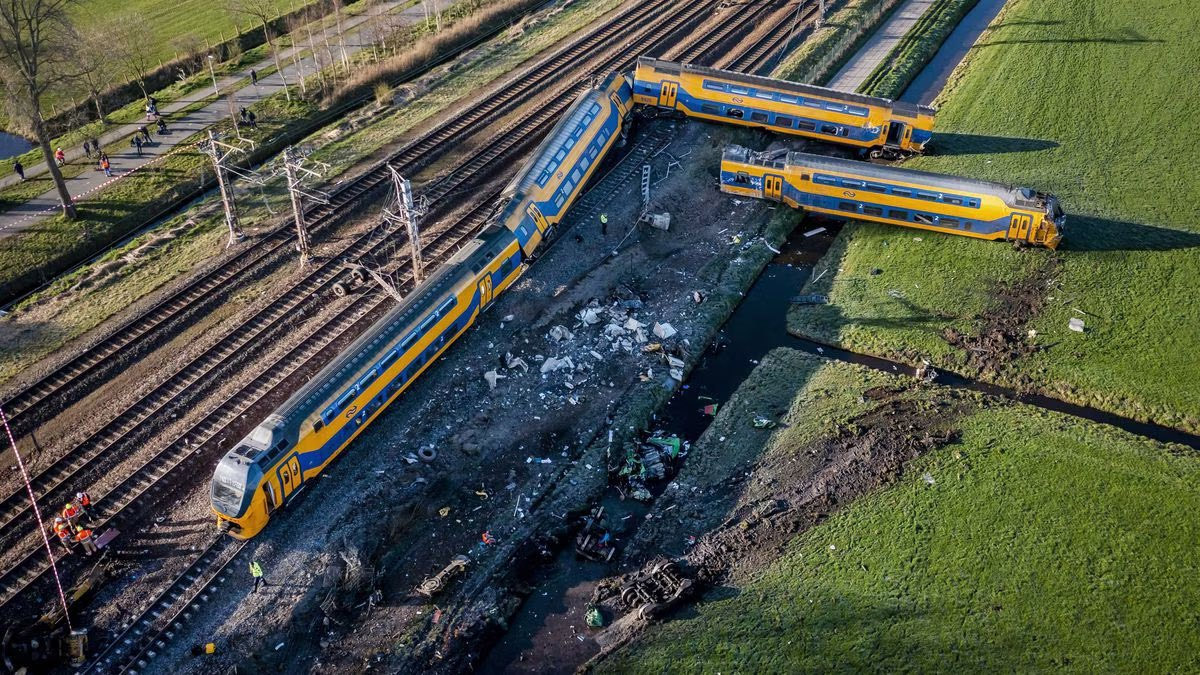 Un muerto y 30 heridos dejó accidente de tren de pasajeros en Países Bajos