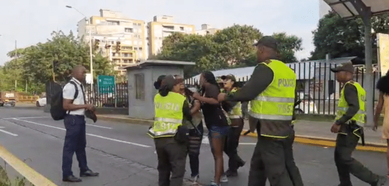 ¡Increíble! Mujer habría rociado gas pimienta dentro de bus del MÍO