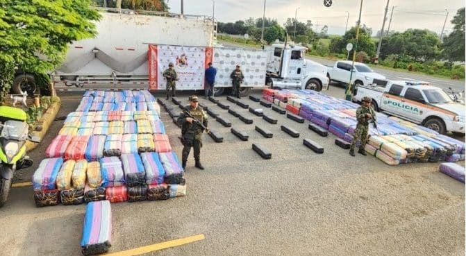 Autoridades incautaron un camión con más de 6.000 kilos de marihuana