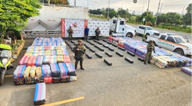 Autoridades incautaron un camión con más de 6.000 kilos de marihuana