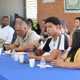 Estudiantes estarían pagando alt=