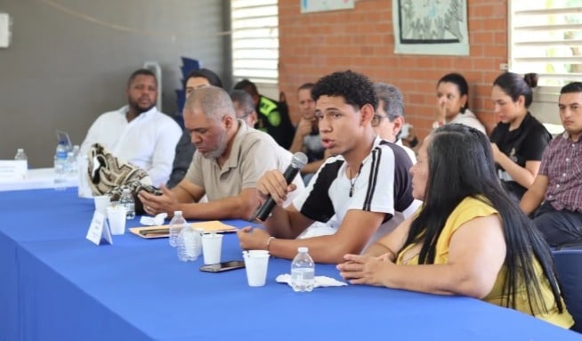 Estudiantes estarían pagando alt=