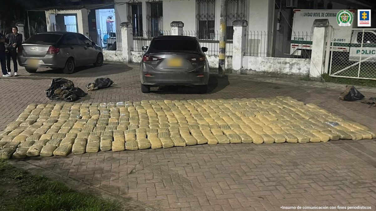Capturan policías por presuntamente participar en transportar cargamentos de marihuana