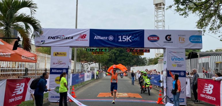 Más de 3.000 ateltas participaron en la Carrera Atlética Allianz 15K