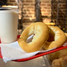 ¡Esto es cuestión de pandebono! Hoy se celebra el día de este delicioso alimento