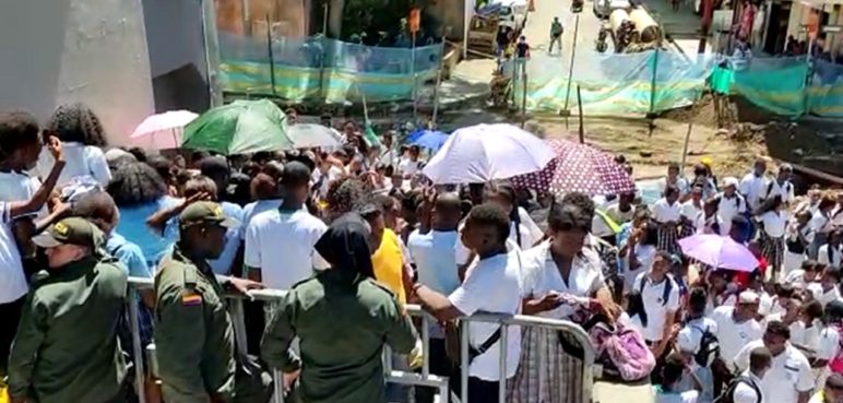 Crisis por el PAE continúa en Buenaventura: Estudiantes siguen en paro