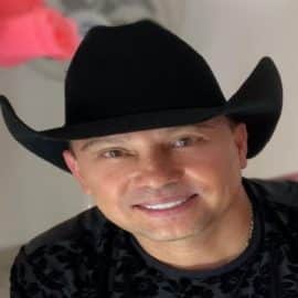 Demandan a Giovanny Ayala porque una mujer intentó quitarse la vida con sus canciones