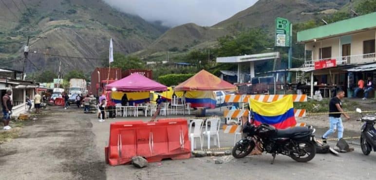 Comunidad de Loboguerrero levantó el bloqueo en la vía a Buenaventura