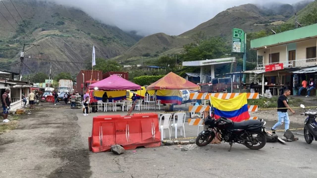 Habitantes de Loboguerrero bloquean la vía que comunica a Buenaventura
