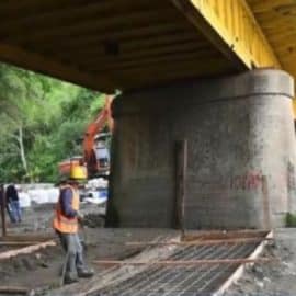 Se realiza el paso provisional por el puente Barragán que conecta el Valle con Quindío