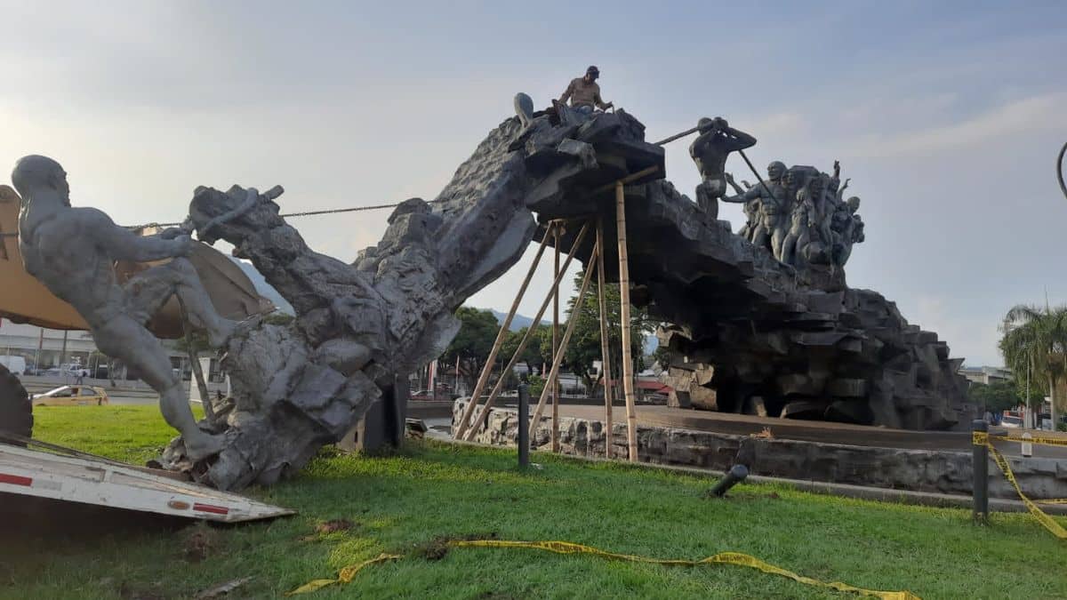 Así fue el retiro del Monumento a la Solidaridad para su restauración