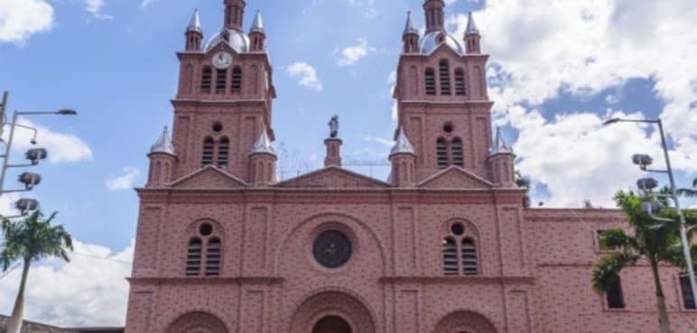 Tras caída del puente EL Alambrado bajan visitantes al milagroso de Buga