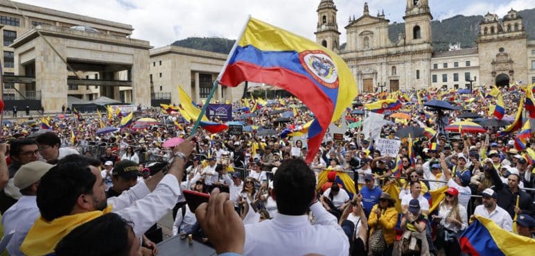 Denuncian agresiones contra la prensa durante las protestas en Colombia