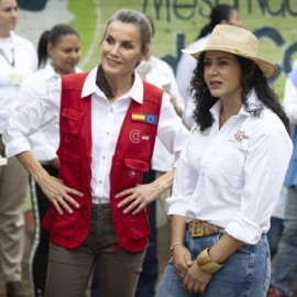 La reina Letizia saborea "el café de la paz" sembrado por exguerrilleros colombianos