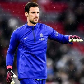 Sergio Rico, arquero del PSG, sigue sedado y en estado grave