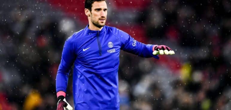 Sergio Rico, arquero del PSG, sigue sedado y en estado grave
