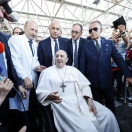 El papa Francisco tras ser dado de alta: "Estoy todavía vivo"