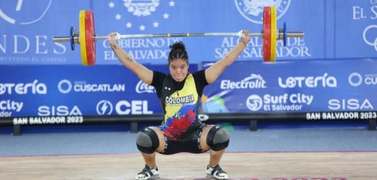 Orgullo Vallecaucano: Hellen Escobar se llevó dos medallas de oro en halterofilia