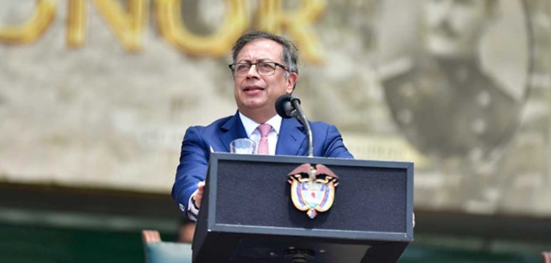 "Este año se debe planificar la compra de gasolina importada": Gustavo Petro